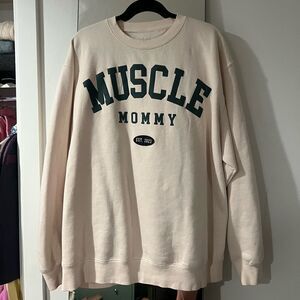 New muscle mommy L/XL sweatshirt Crewneck